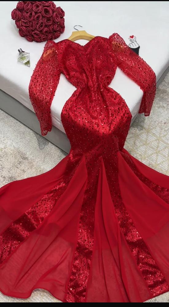 فستان احمر فخم