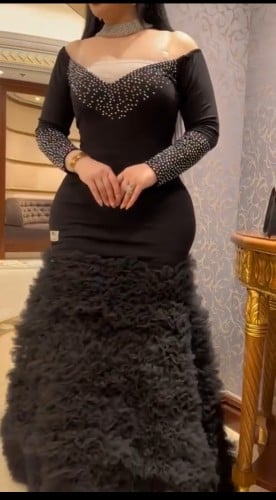 فستان اسود منه مقاس كبير
