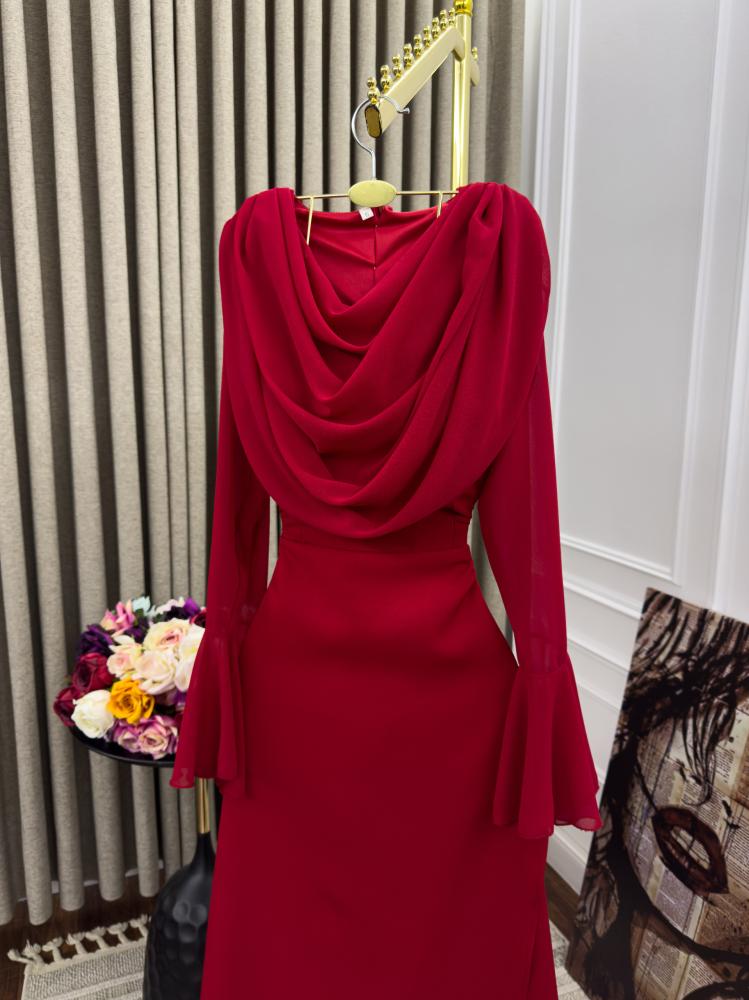 فستان احمر ناعم