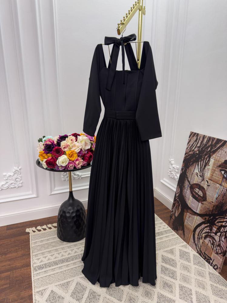 فستان انيق اللون اسود