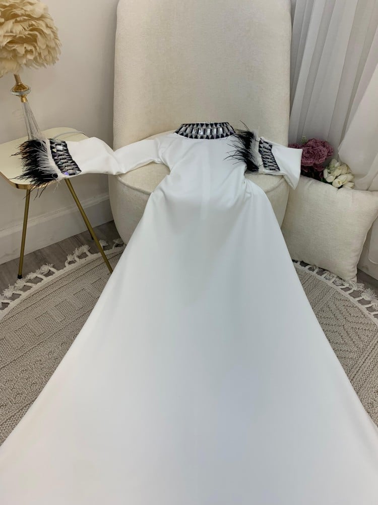 جلابية لون ابيض انيق وناعمه