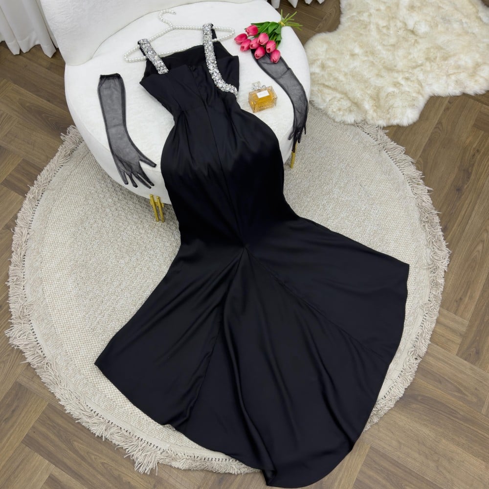 فستان الترند الفخم بلون اسود مع اكمام