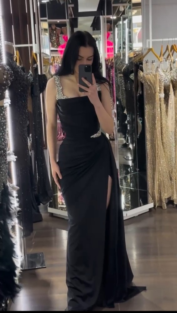 فستان الترند الفخم بلون اسود مع اكمام