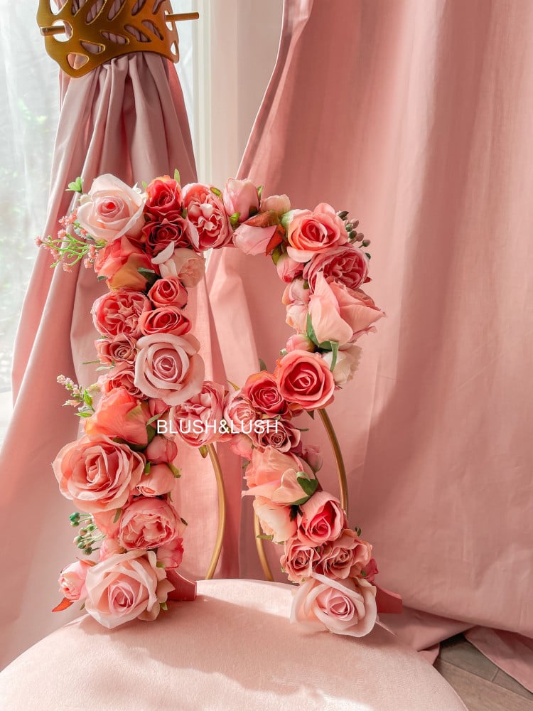 حرف Rosa الزهري