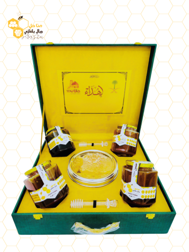 شنطة للأهداء مكونه من 4 عبوات عسل سعة 1 ك لكل عبوة...