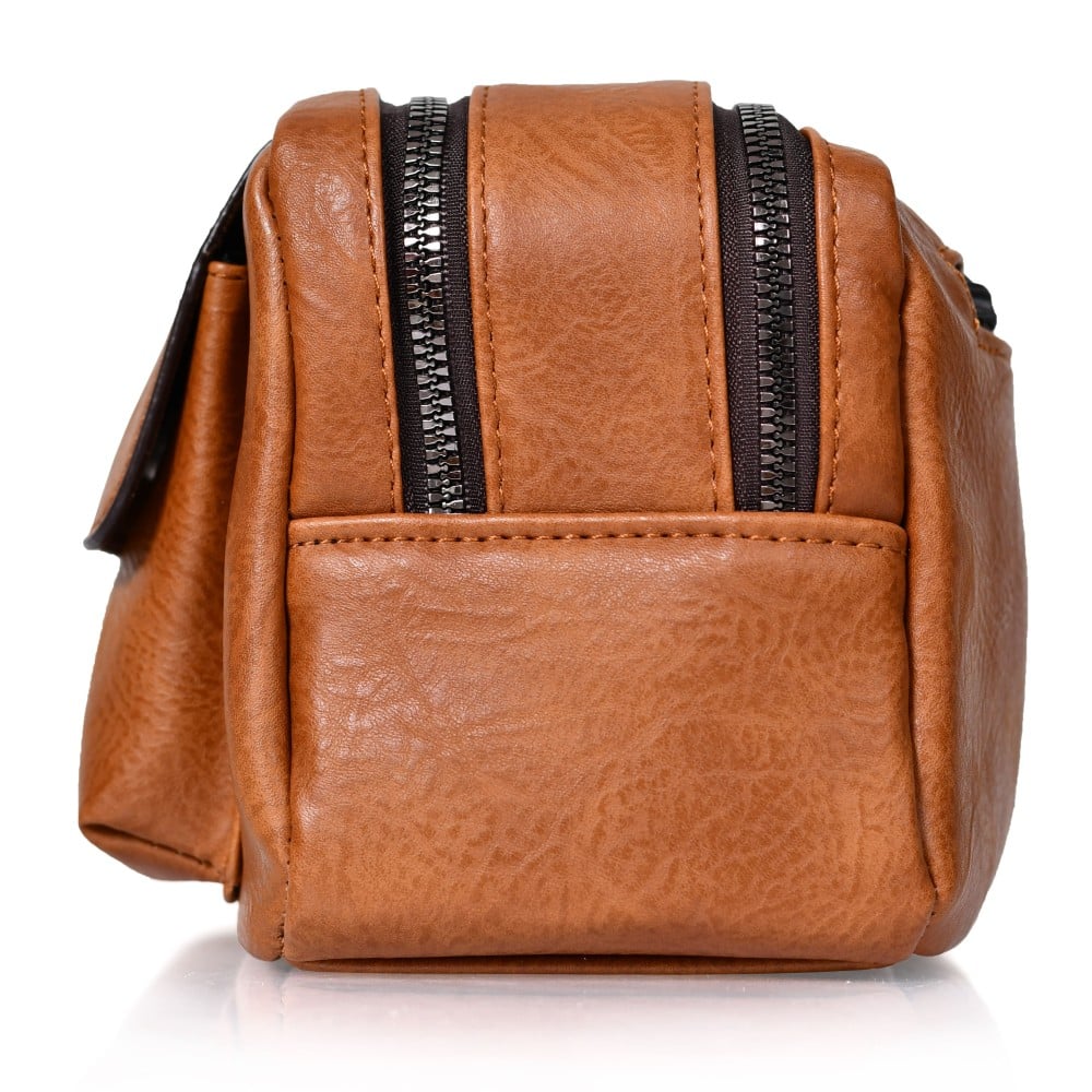 شنطة يد جلد بمقبض معصم مع فتحة داخلية للنقود والبطاقات و الاكسسورات بني فاتح