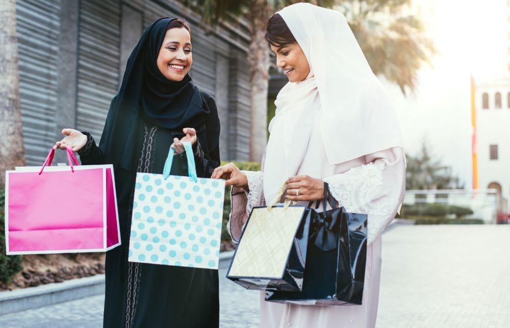 أفكار هدايا نسائية فخمة لتجعل كل مناسبة مميزة