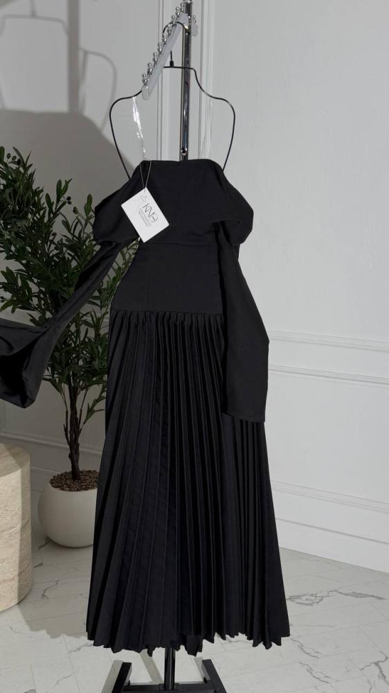 فستان اسود اوف شولدر بكسرات في الاسفل