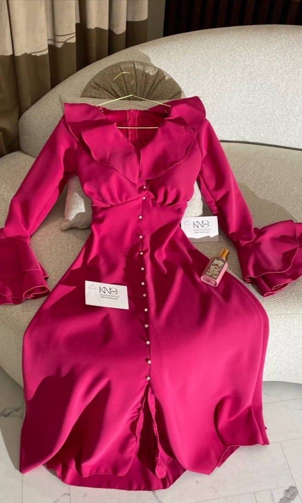 فستان جولي فوشي بأزرار أمامية