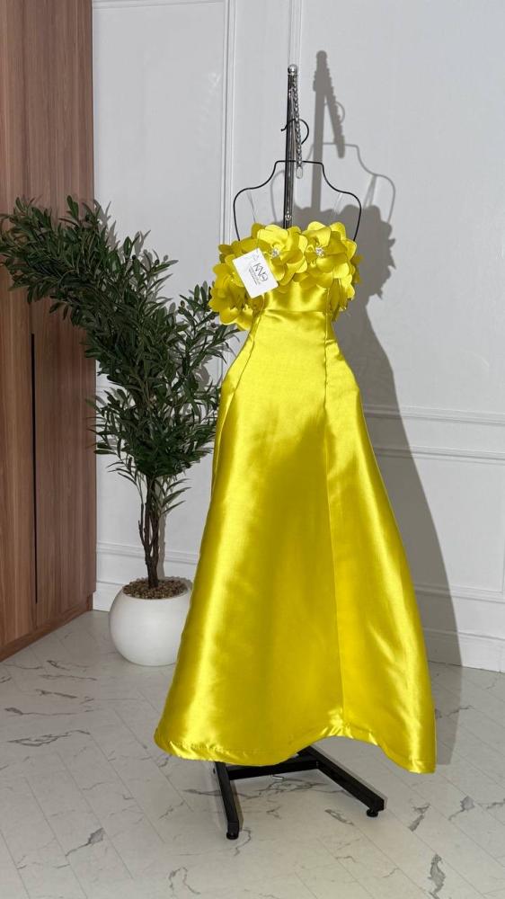 فستان سهرة ب ورود وكريستالات