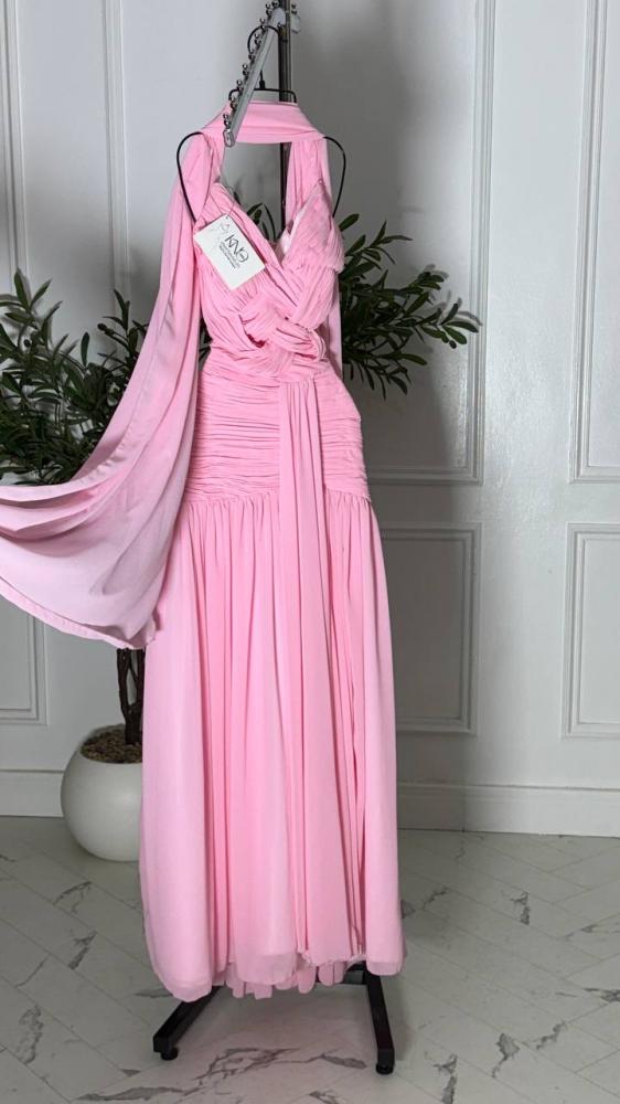 فستان جورجيت مكسر أنيق بخامة خفيفة وانسيابية يمنحك إطلالة ناعمة وفاخرة