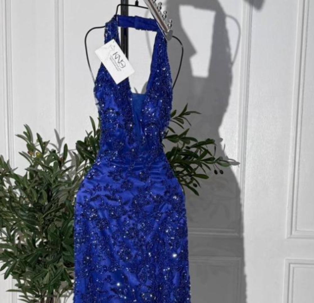 فساتين سهرة باللون الأزرق الملكي