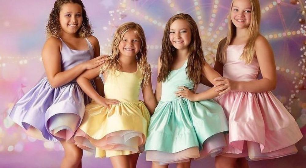 فساتين للسن المحير