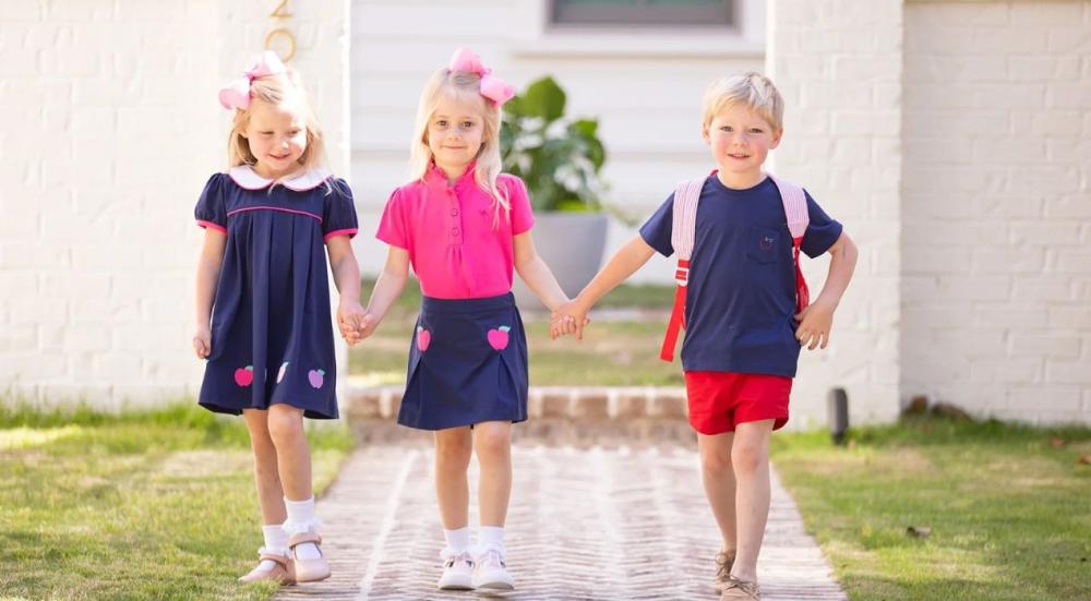 طقم ملابس أطفال عملي