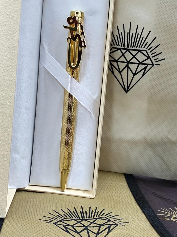 قلم أنيق بالاسم رفيقك المثالي في رحلة النجاح