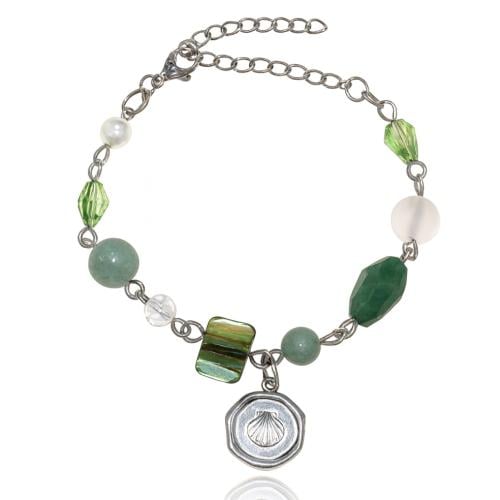 اسوارة الخرز والاحجار الخضراء مع تشارم الصدفة