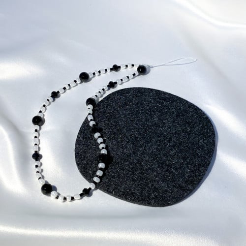 سلسلة جوال أبيض وأسود | Black and white phone strap
