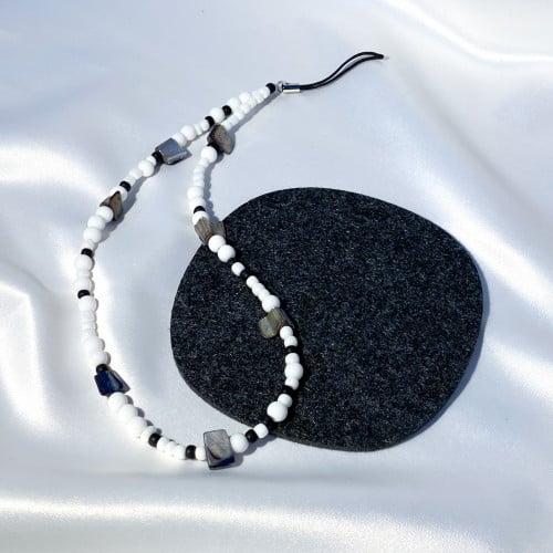 سلسلة جوال أبيض وأسود | Black and white phone strap