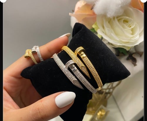 اسواره مسمار مع خااتم فضي او ذهبي