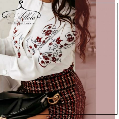 بلوزة نسائية راقية ،  بتصميم أزرار منقوشة بزخارف ، لون بني