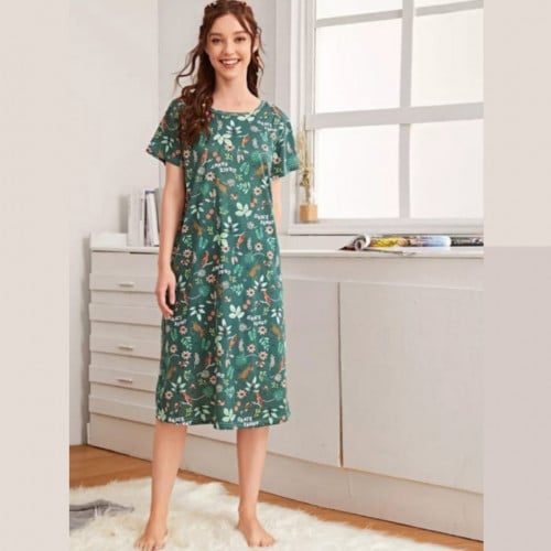 قميص أخضر ، عملي ، بنقوش مميزة