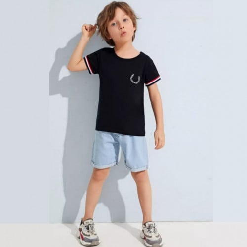 تيشيرت ولادي بكفة بشريط مخطط ، لون أسود