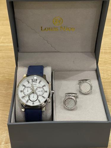 ساعة مع كبك لون كحلي