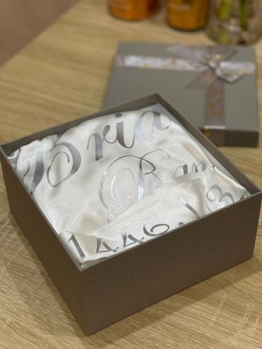 روب عروسه بالاسم + تغليف