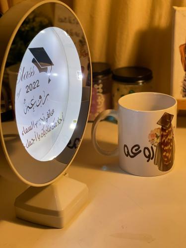 مرايه مضيئه+كوب بتصميم حسب الطلب