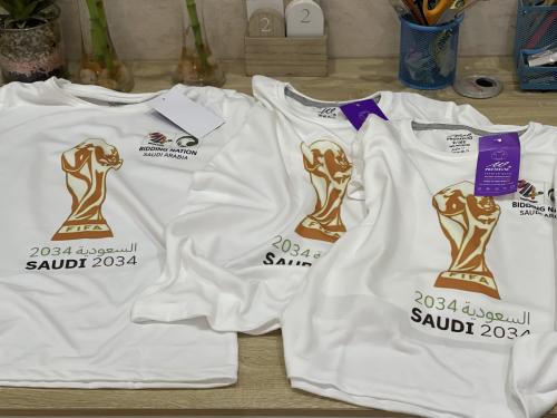 تشيرت بتصميم كأس 2034