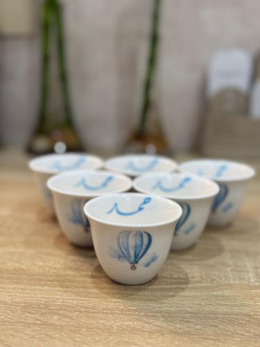 ٦ فناجين قهوة سعودية بتصميم حسب الطلب