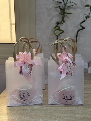 توزيعات يوم المعلم كوب بالاسم