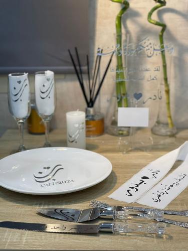 طقم ملكه  +استاند بصمه+ شريطه مسكة