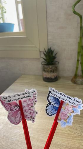 توزيعات يوم المعلم قلم احمر ١٢ حبه