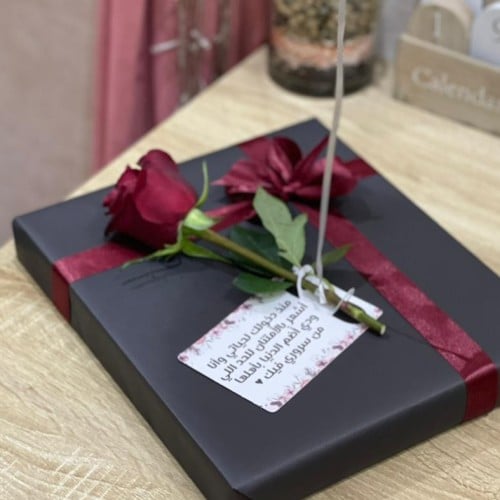 تغليف هديه مع كرت&وردة&بلونه