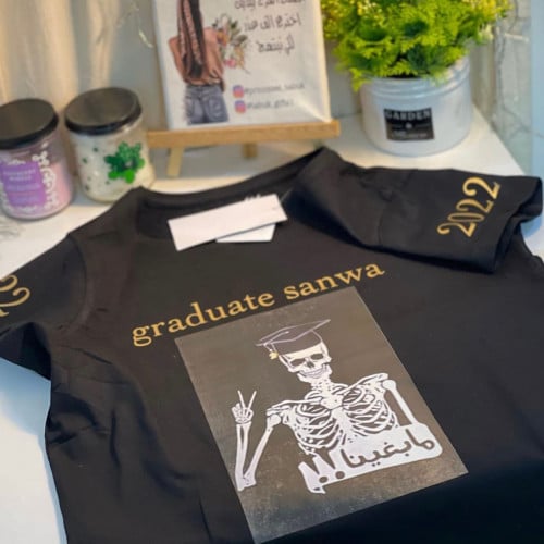 تشيرت تخرج لون اسود