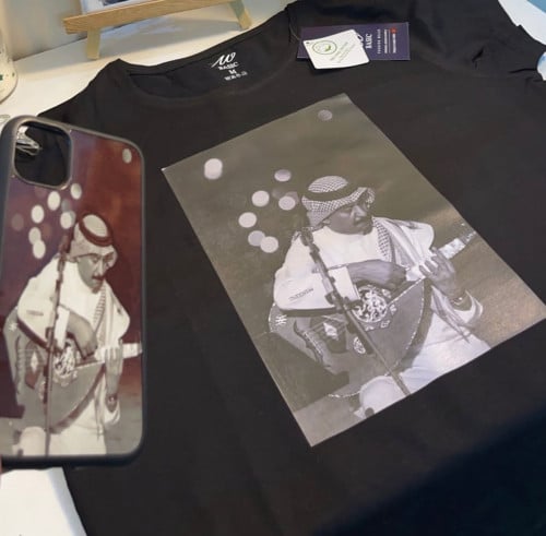 تشيرت اسود نسائي بتصميم حسب الطلب