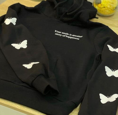 بلوفر شتوي بتصميم على الصدر و الكم