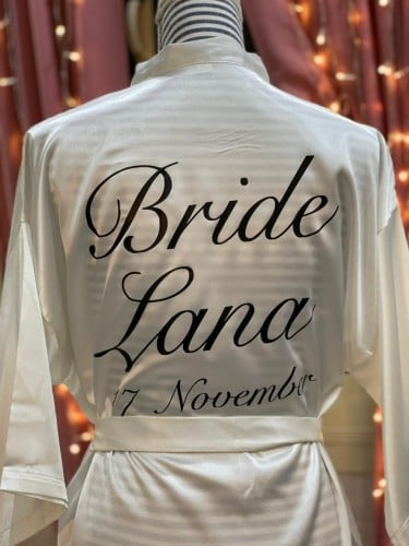 روب ستان قصير مع تصميم باسم العروسه