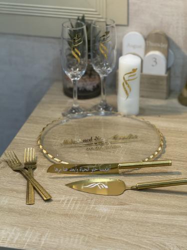 طقم ملكه ذهبي