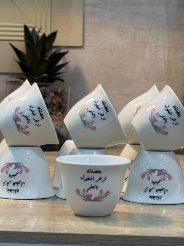فناجين قهوة سعودية بتصميم حسب الطلب