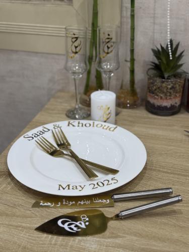 طقم ملكه ذهبي ٨ قطع