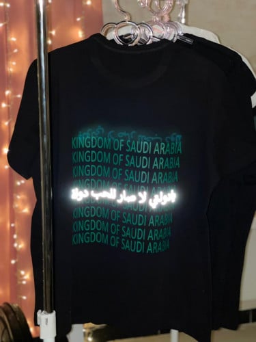 تشيرت للحب دوله مضيئ