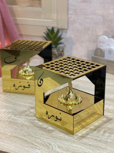 مبخره اكريلك ذهبي بالاسم