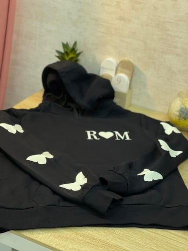 بلوفر شتوي بتصميم مضيئ على الصدر و الكم