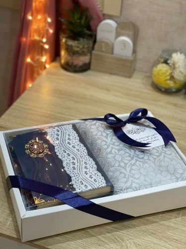 بوكس سجادة جلال مفتوح مع مصحف مخمل