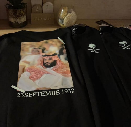 تشيرت نسائي بتصميم امامي و خلفي (مضيئ)