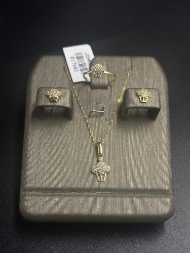 نص طقم عيار 18