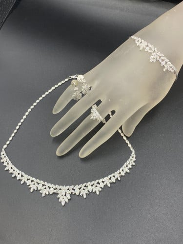 طقم ذهب ابيض عيار 18