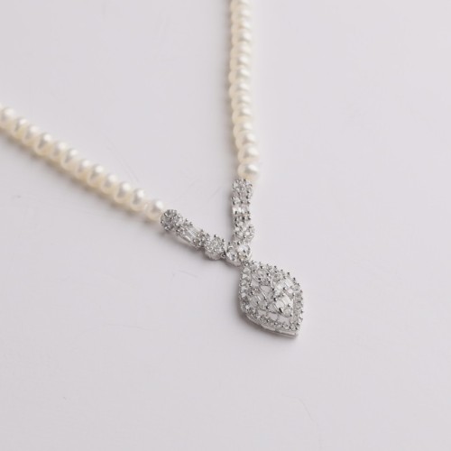 عقد لولو عيار 18